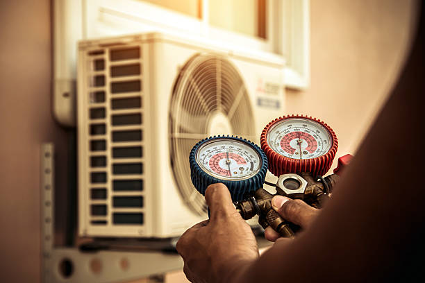 Professional Emergency Hvac technician working in Robertsdale, AL